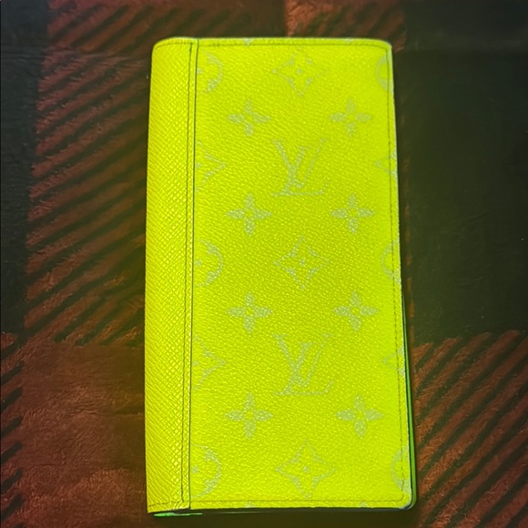 Louis Vuitton Neon Yellow Wallet - Picture 1 of 12
